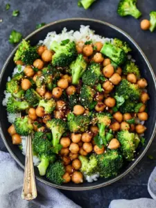 Schnelle und gesunde Brokkoli-Pfanne mit Kichererbsen (Vegan)