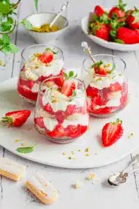 Erdbeer-Tiramisu im Glas – schnell & einfach