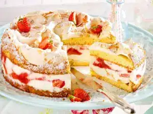 Erdbeer Baiser Torte