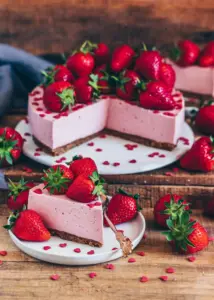 Leichter veganer Erdbeer-Käsekuchen ohne Backen