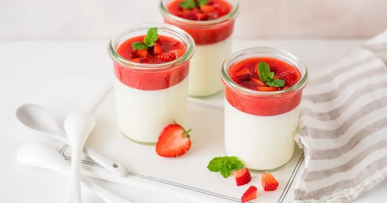 Erdbeer-Panna Cotta mit Gelatine | Die besten Backrezepte mit Gelinggarantie