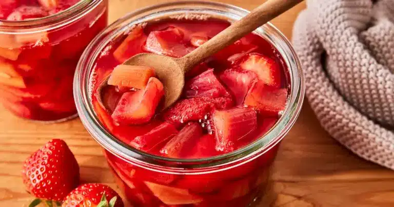 Erdbeer-Rhabarber-Kompott – wie von Oma | Die besten Backrezepte mit Gelinggarantie
