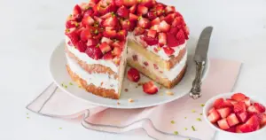 Erdbeer-Sahne-Torte – leicht und ohne Gelatine | Die besten Backrezepte mit Gelinggarantie