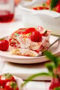 Erdbeer-Tiramisu mit Mascarpone & Quark (ohne Ei) 🍓