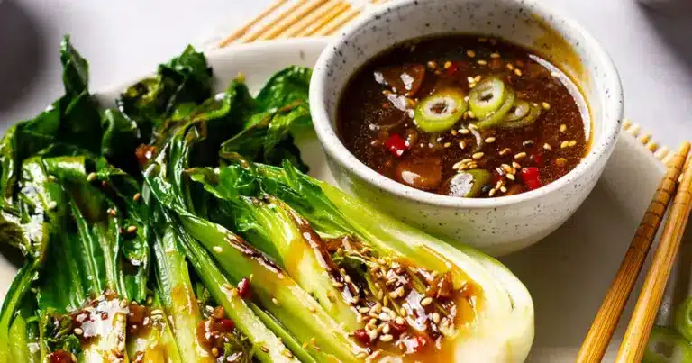 Gebratener Pak Choi Knoblauch Sesam Soße