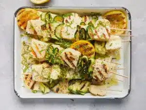 Gegrillte Halloumi Zucchini Spieße