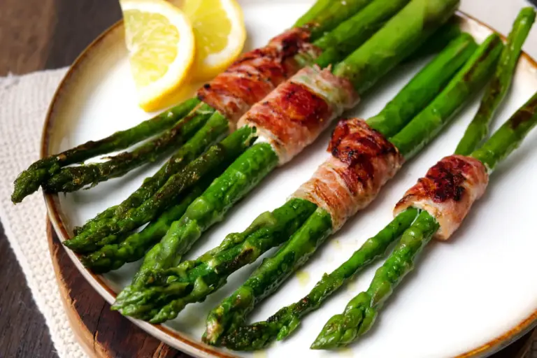 Grüner Spargel mit Bacon