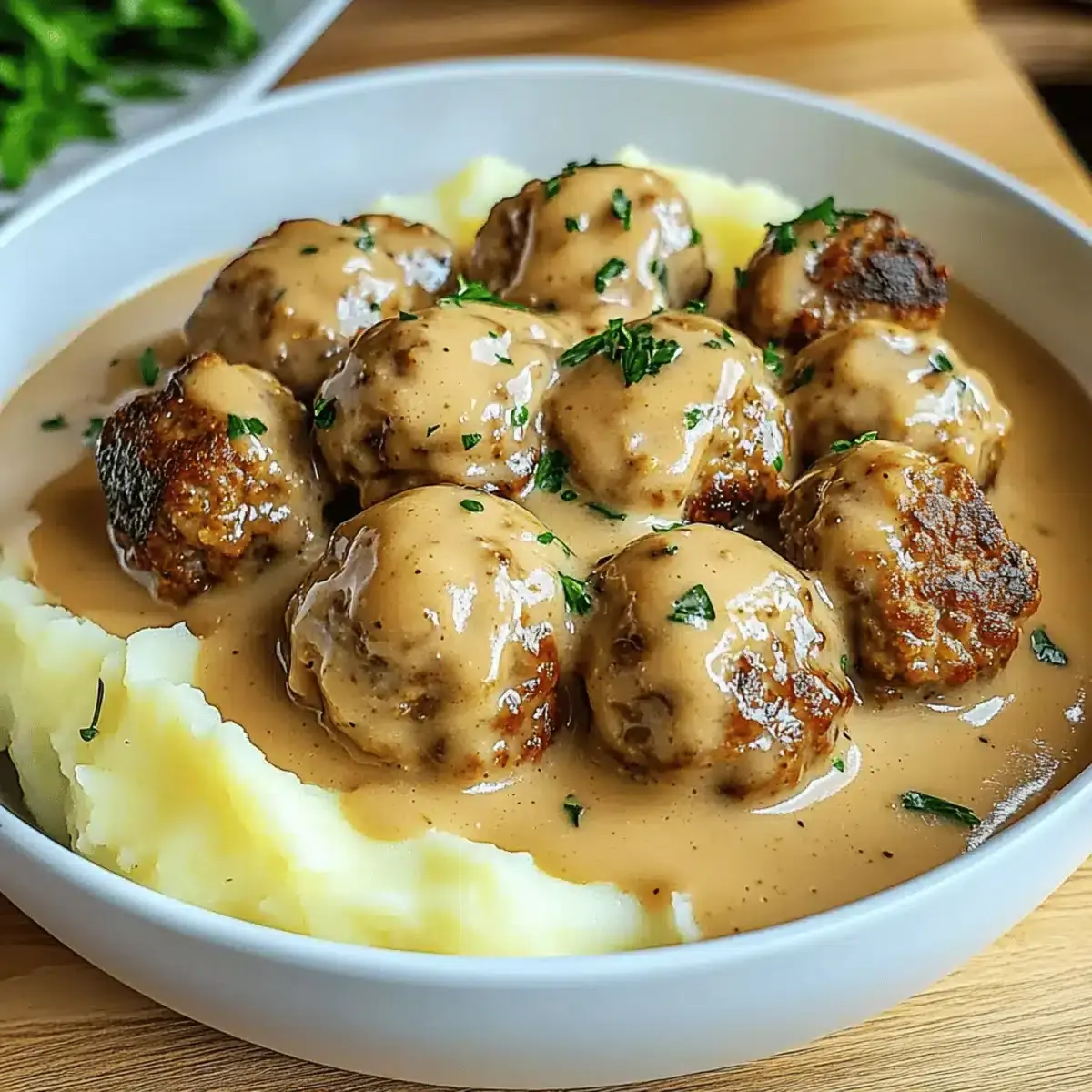 Hackbällchen in cremiger Sauce mit Kartoffelpüree