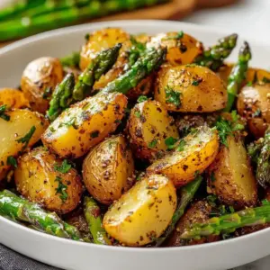 One-Pan Knoblauchkartoffeln & Spargel für mühelosen Genuss