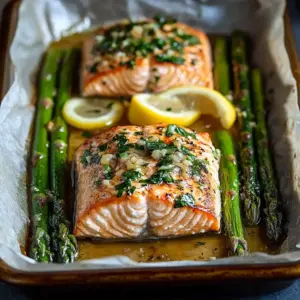 Lachs mit Zitrone grünem Spargel