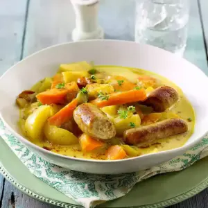 Mairübchen Möhren Ragout in Currysoße mit Bratwurst – Bestes Rezept – Muma’s Kitchen