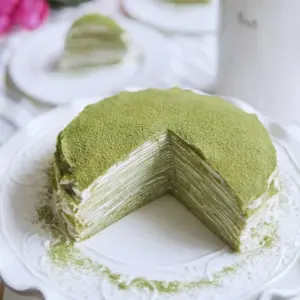Matcha Mille Crepe Kuchen