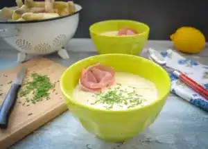 Omas Spargelsuppe aus Schalen