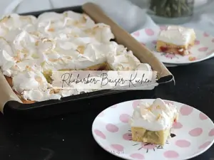 Fluffiger Rhabarber-Baiser-Kuchen vom Blech – Blechkuchenrezept &laquo; Castlemaker Foodblog & Lifestyle Magazin