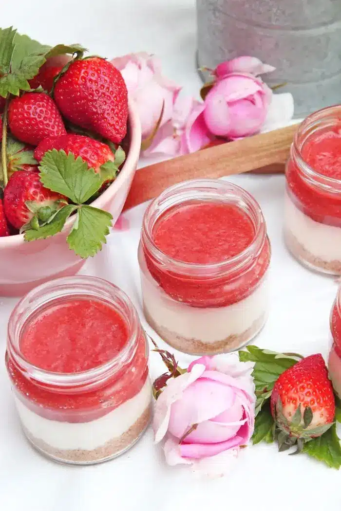 Mega fruchtiges 1 A Rhabarber-Cheesecake Dessert im Glas