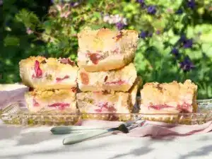 Rhabarber Crumble Cake