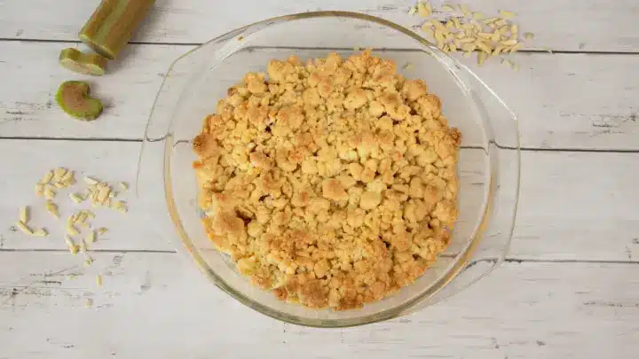 Rhabarber-Crumble – Rezept | Frag Mutti