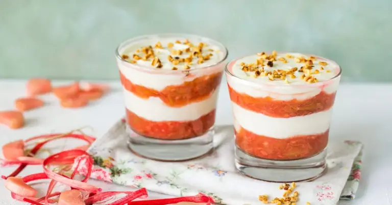 Rhabarber-Dessert mit Mascarpone – schnell und einfach | Die besten Backrezepte mit Gelinggarantie