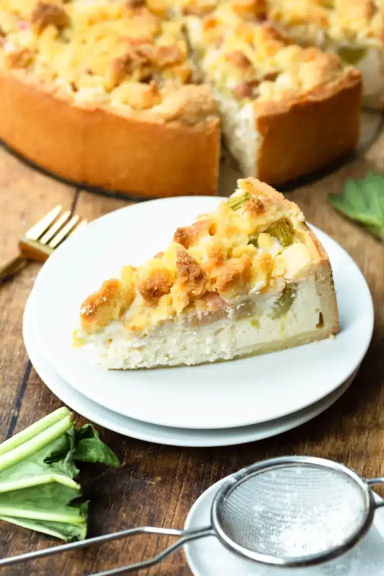 Rhabarber Käsekuchen mit Streusel – Sheepy's Bakery