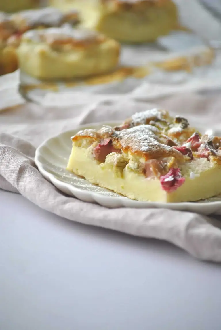 Rhabarber Pudding Kuchen – Zauberhaft und cremig – steffis Chuchichistli