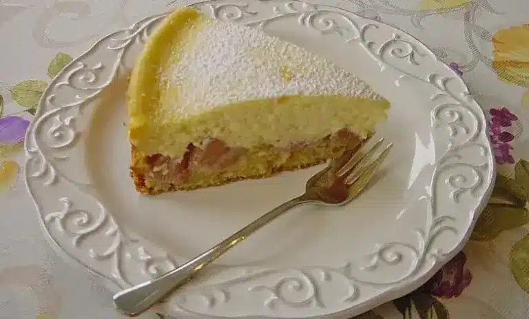 Rhabarberkuchen mit quarkschaumguss