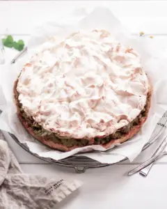 Rezept für frischen Rhabarberkuchen mit Baiserhaube | lucky Feed Blog