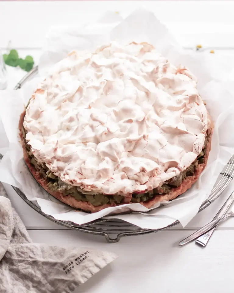 Rezept für frischen Rhabarberkuchen mit Baiserhaube | lucky Feed Blog