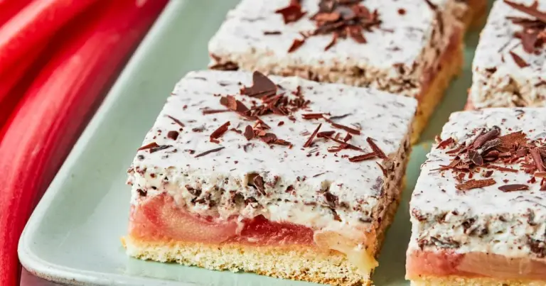 Rhabarberschnitten | Die besten Backrezepte mit Gelinggarantie