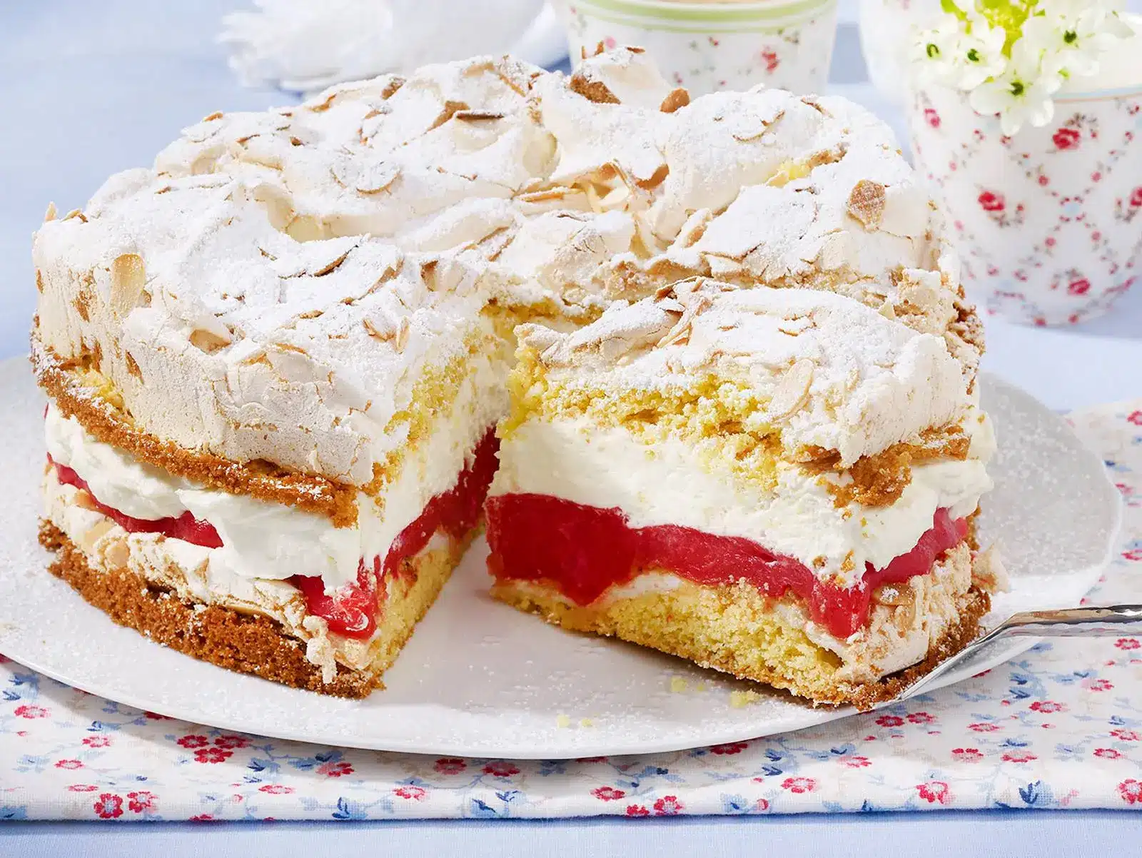 Schneemoussetorte mit Rhabarber