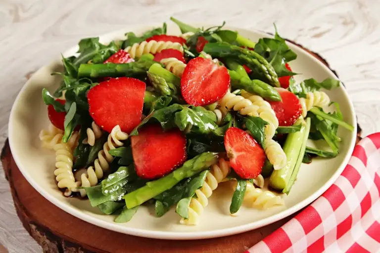 Spargel-Erdbeer-Salat – Rezept