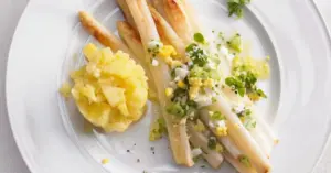 Kartoffeln, Ei und Spargel