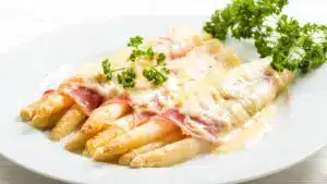 Spargel überbacken – Klassiker mit Sauce Hollandaise