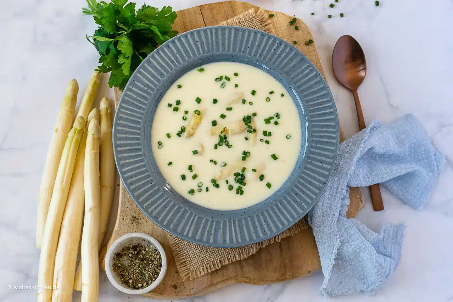 Spargelcremesuppe aus Spargel und Schalen