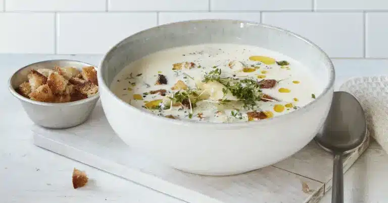 Spargelcremesuppe mit Kartoffeln – einfach & lecker | Die besten Rezepte mit Gelinggarantie!
