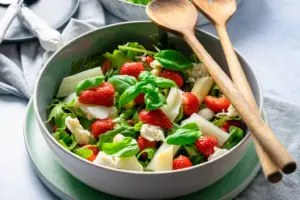 Spargelsalat mit Erdbeeren – einfaches 15 Minuten Rezept