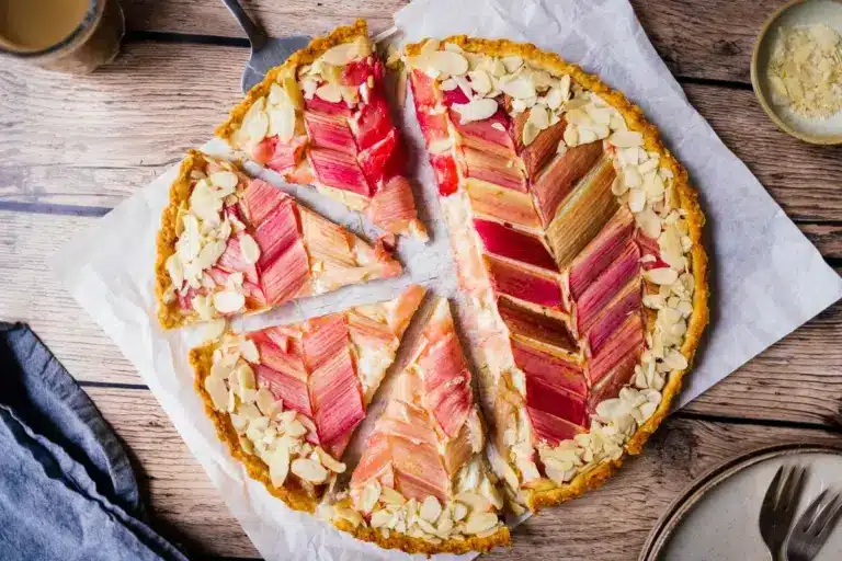 Vegane, einfache Rhabarber-Tarte
