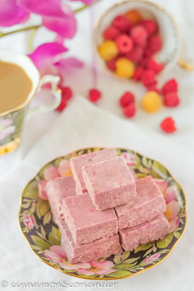 Veganes Himbeer Kokos Fudge