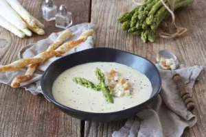 Weiße Spargelcremesuppe