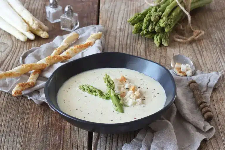 Weiße Spargelcremesuppe