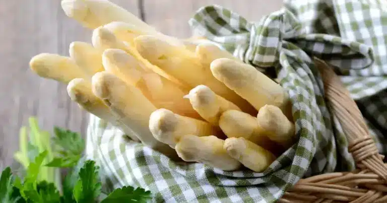 Weißer Spargel: Edle Delikatesse