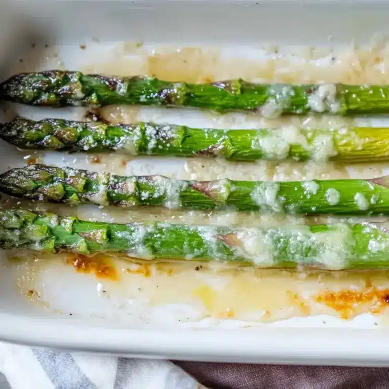 grüner Spargel im Backofen mit Parmesan