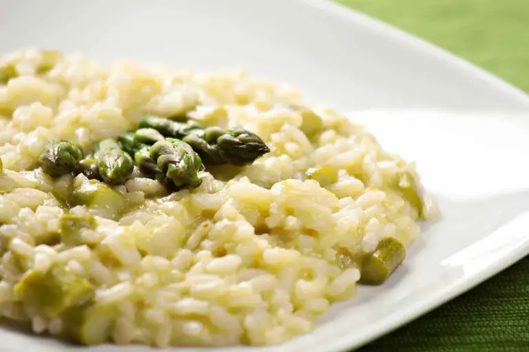 Risotto agli asparagi con il Bimby: la ricetta facile e veloce | Buttalapasta