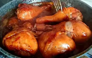 Sprudelndes Hühnchen mit Honig und Sojasauce
