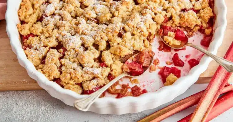 Veganer Rhabarber-Crumble – das beste Rezept! | Die besten Backrezepte mit Gelinggarantie