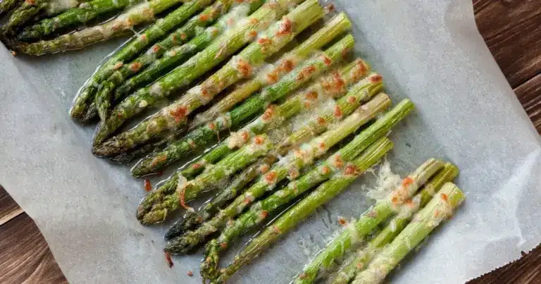 Überbackener Spargel aus dem Ofen: Beliebte Stangen mal anders